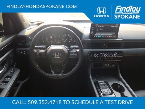 Used 2025 Honda Pilot TrailSport image 15