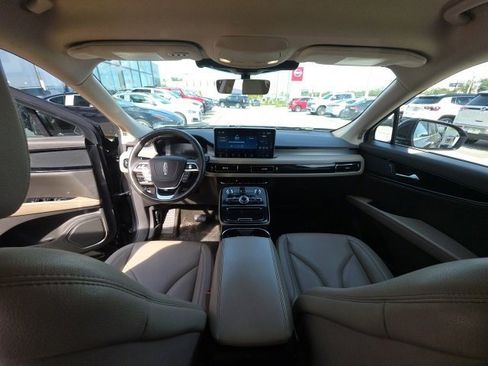 Used 2022 Lincoln Nautilus FWD w/ Premium Package image 25