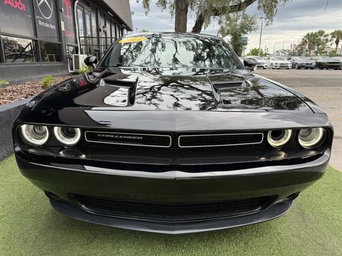 Used 2018 Dodge Challenger SXT RWD image 2