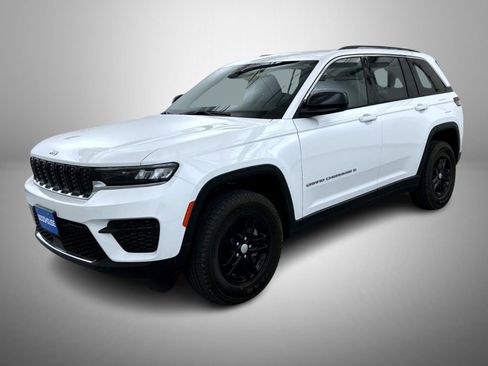 Certified 2023 Jeep Grand Cherokee Laredo image 1