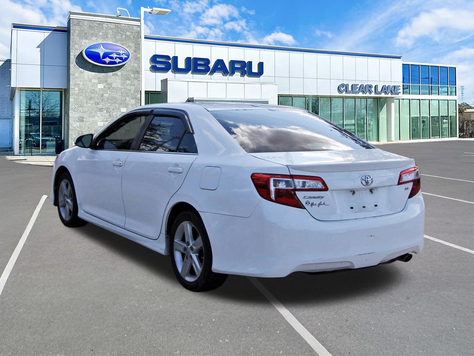 Used 2014 Toyota Camry SE FWD image 4
