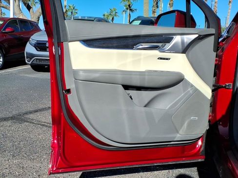 Used 2020 Cadillac XT6 Premium Luxury image 19