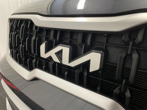 Used 2023 Kia Telluride EX FWD image 7