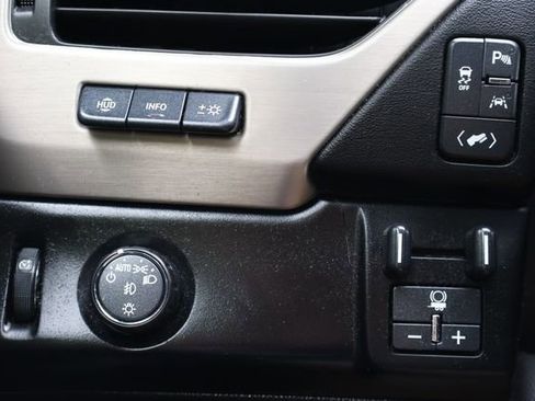 Used 2020 GMC Yukon XL Denali RWD image 17