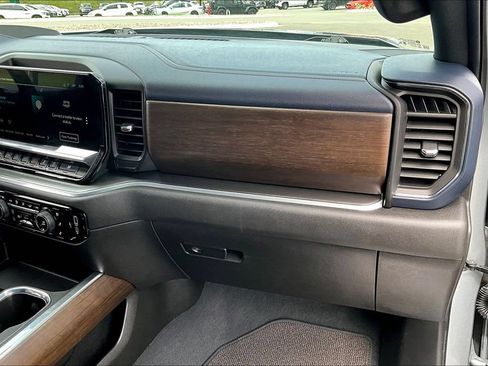 Used 2025 Chevrolet Silverado 1500 High Country w/ Technology Package AWD/4WD image 17