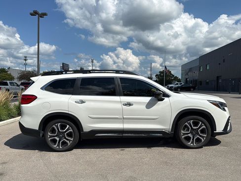 Used 2024 Subaru Ascent Touring AWD/4WD image 2