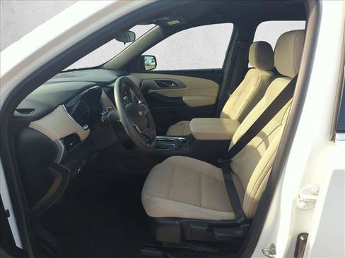 Used 2023 Chevrolet Traverse LS image 11