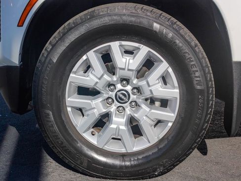 Certified 2022 Nissan Frontier SV w/ Technology Package image 11