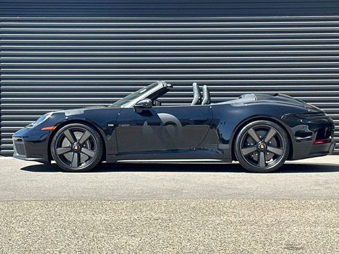 New 2026 Porsche 911 GTS image 2
