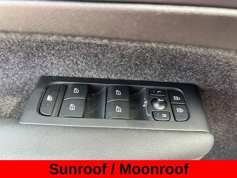 Used 2023 Volvo XC40 B5 Ultimate image 14