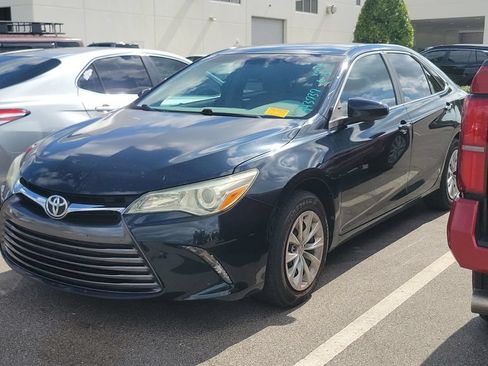 Used 2016 Toyota Camry LE FWD image 2