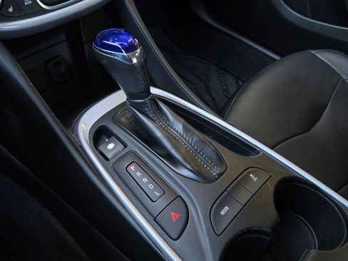 Used 2018 Chevrolet Volt LT w/ Comfort Package FWD image 18