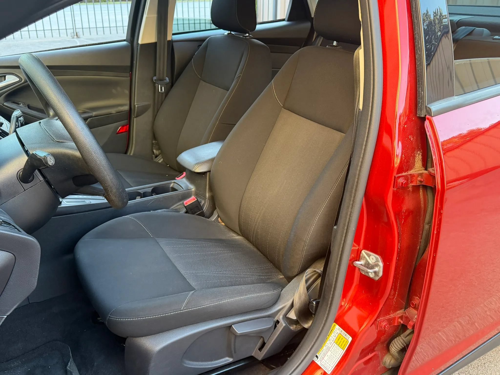 Used 2018 Ford Focus SE FWD image 9