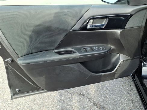 Used 2016 Honda Accord LX image 17