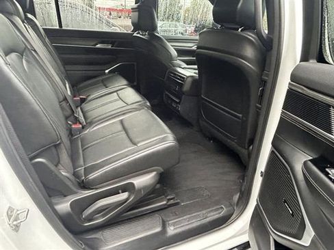 Used 2023 Jeep Wagoneer L Series II image 27