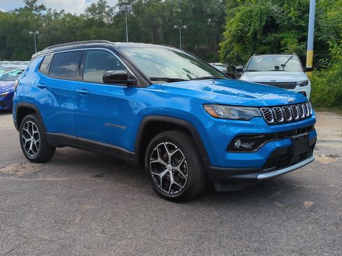 Used 2024 Jeep Compass Limited AWD/4WD image 3