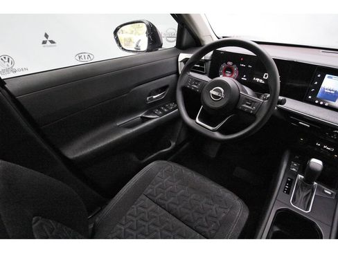 Used 2026 Nissan Kicks SV FWD image 6
