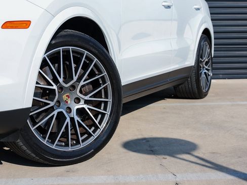 Certified 2023 Porsche Cayenne image 12
