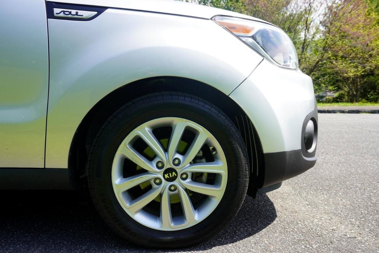 Used 2019 Kia Soul + FWD image 39