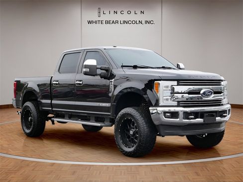 Used 2017 Ford F250 Lariat w/ Lariat Ultimate Package image 3