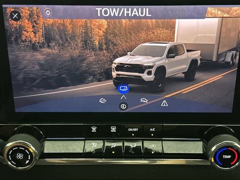 Used 2024 Chevrolet Colorado Trail Boss w/ Technology Package AWD/4WD image 43