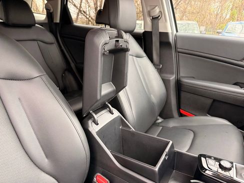 Used 2025 Kia Sportage EX image 40