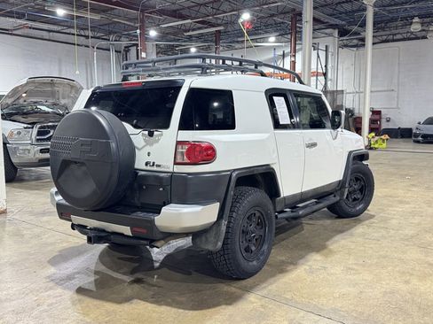 Used 2011 Toyota FJ Cruiser 2WD image 8