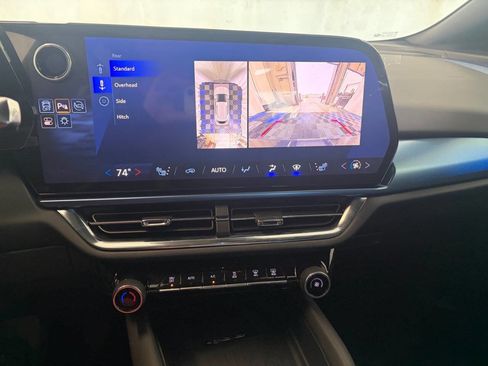 Used 2025 Chevrolet Equinox EV LT FWD image 16