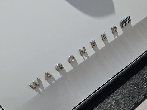 Used 2024 Jeep Wagoneer L Series II w/ Flexible Seating Group RWD image 11