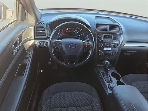 Used 2019 Ford Explorer XLT image 11