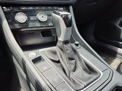 Used 2023 Volkswagen Jetta SE w/ Panoramic Sunroof Package FWD image 21