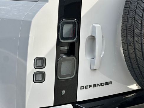 New 2026 Land Rover Defender 110 X-Dynamic SE image 14
