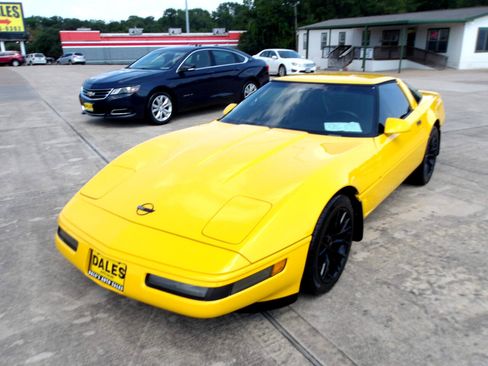 Used 1996 Chevrolet Corvette Coupe image 2