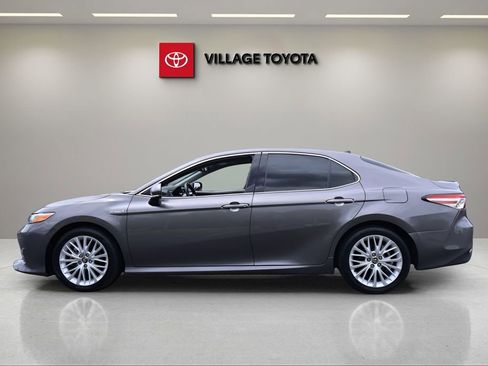 Certified 2020 Toyota Camry XLE image 2