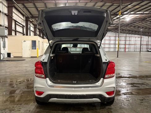 Used 2019 Chevrolet Trax LT w/ LT Convenience Package image 12