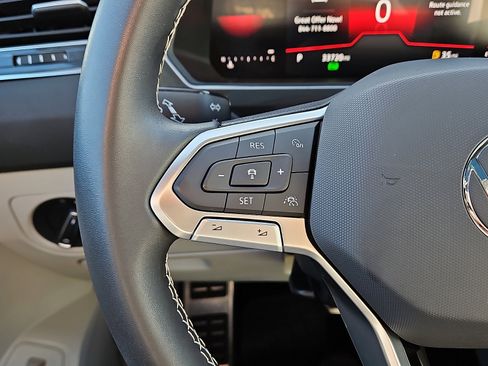 Certified 2023 Volkswagen Tiguan SE R-Line image 17