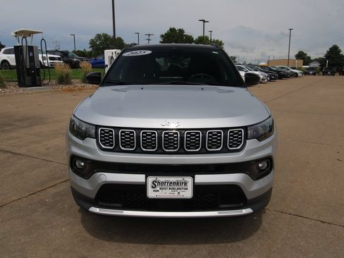 Used 2025 Jeep Compass Limited AWD/4WD image 2
