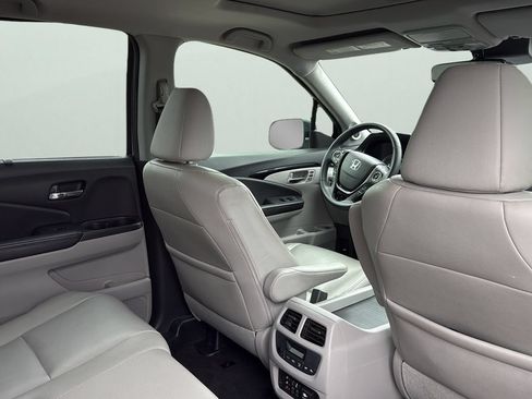 Used 2016 Honda Pilot Touring image 28