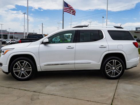 Used 2018 GMC Acadia Denali w/ Technology Package FWD image 5