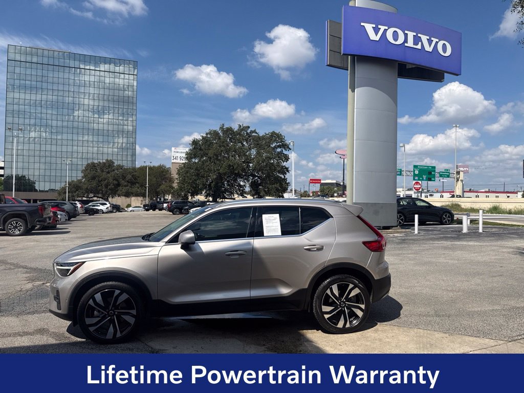 Certified 2024 Volvo XC40 B5 Plus w/ Protection Package Premier AWD/4WD image 4