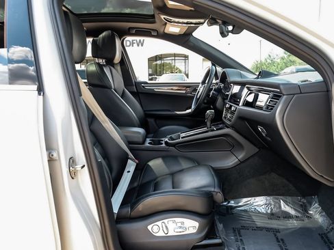 Used 2024 Porsche Macan AWD/4WD image 37