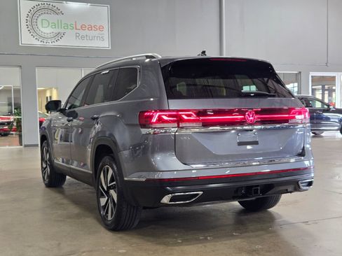 Used 2024 Volkswagen Atlas SEL AWD/4WD image 7