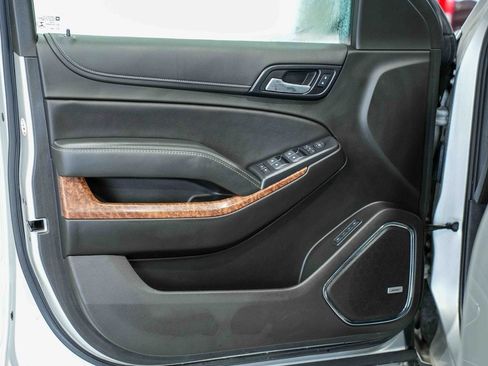 Used 2019 Chevrolet Suburban Premier image 17