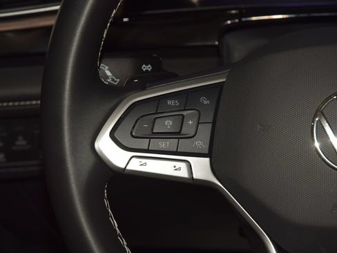 Used 2025 Volkswagen Atlas SEL AWD/4WD image 35