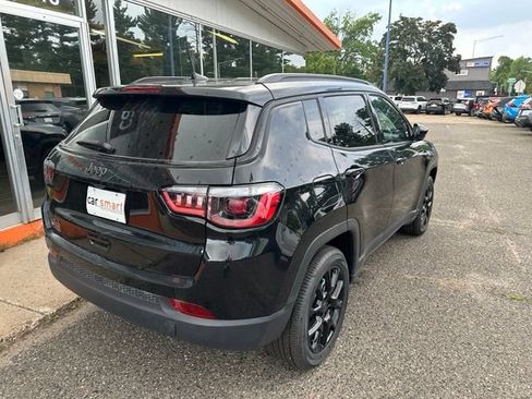 Used 2026 Jeep Compass Latitude AWD/4WD image 7