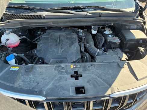 Used 2023 Kia Carnival LX FWD image 20