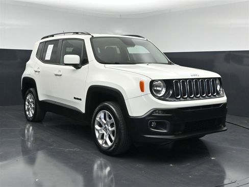 Used 2017 Jeep Renegade Latitude AWD/4WD image 3