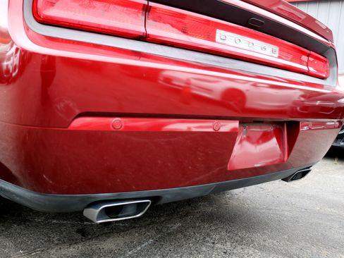 Used 2014 Dodge Challenger SXT image 11