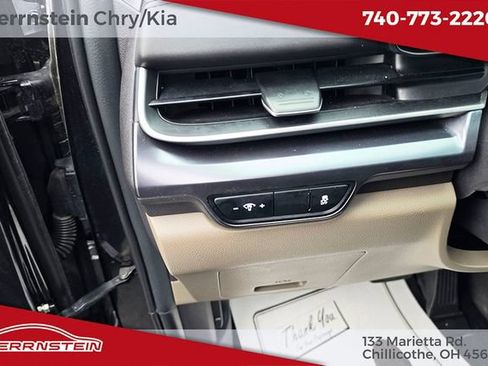 Used 2025 Kia Carnival FWD image 17