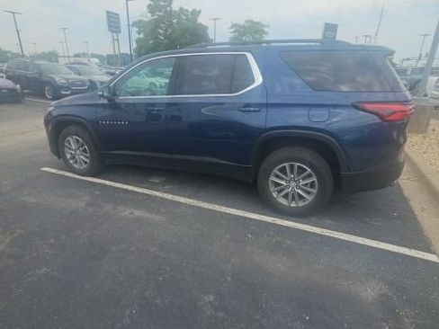 Used 2023 Chevrolet Traverse LT FWD image 1
